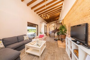 TV - Country House "S'Hort De Carrossa" with Pool, Terrace, Garden & Wi-Fi (Artà (BALEARS))