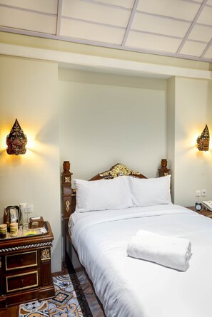 Family Room | Iron/ironing board, free WiFi, bed sheets - briggs inn batu (Batu)