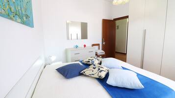 2 slaapkamers, een strijkplank/strijkijzer, gratis wifi, beddengoed