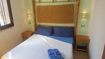 1 bedroom, bed sheets