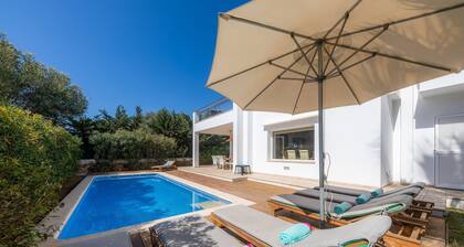 Haus mit Bergblick, Pool, Garten, Terrasse, Klimaanlage und WLAN