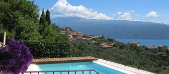 Fantastic Villa with Private Pool, Lake View & Terraces; Double Garage