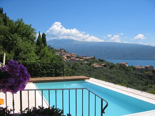 Fantastic Villa with Private Pool, Lake View & Terraces; Double Garage