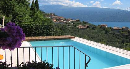 Fantastic Villa with Private Pool, Lake View & Terraces; Double Garage