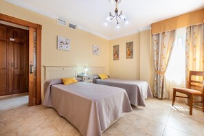 4 bedrooms, iron/ironing board, free WiFi, bed sheets - Beautiful Villa "Trebol" with Panoramic Views, Wi-Fi, Garden, Terrace and Pool (Mijas)