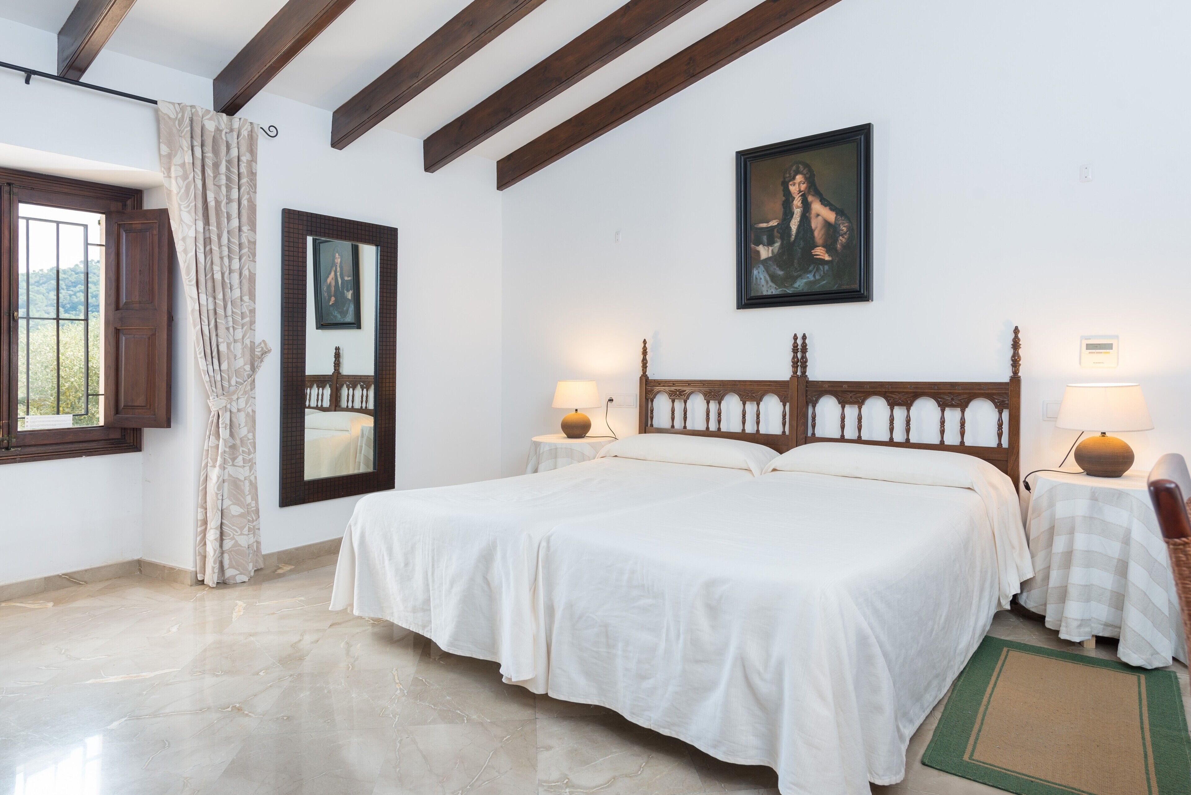 5 bedrooms, iron/ironing board, free WiFi, bed sheets