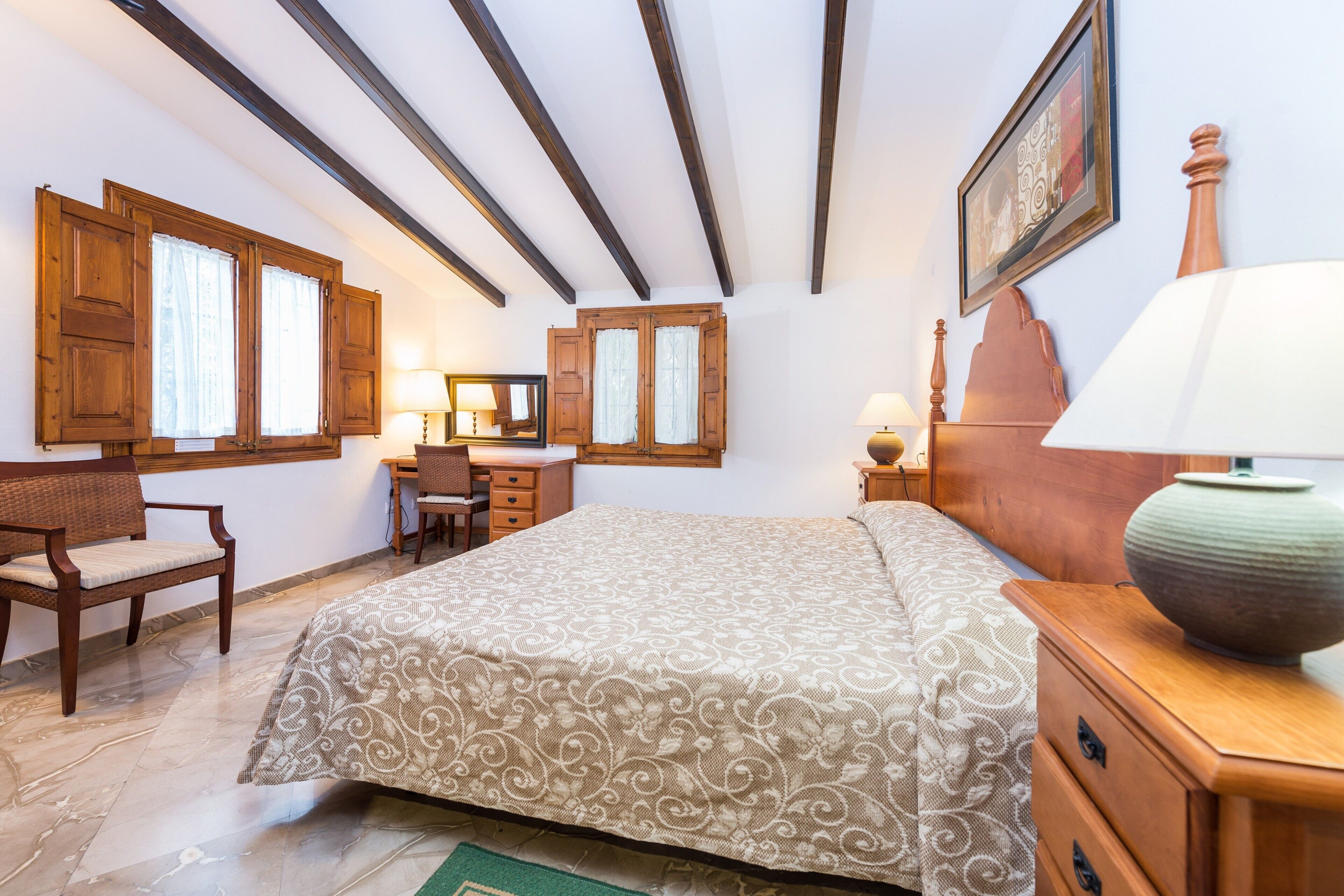 5 dormitorios, tabla de planchar con plancha, wifi gratis y ropa de cama