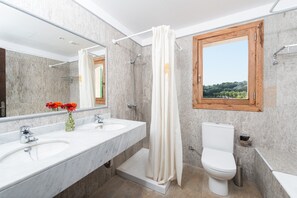 Bathtub, hair dryer, towels