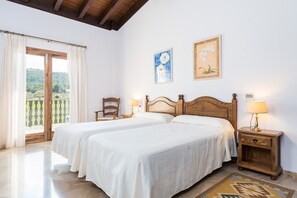 6 habitaciones, tabla de planchar con plancha y wifi gratis 