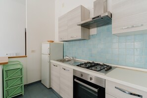 Fridge, oven, stovetop, highchair