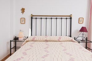 2 habitaciones, tabla de planchar con plancha y wifi gratis 
