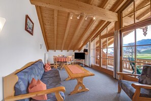 TV, stereo - Charming Apartment “Petrushof Hochplatte” with Mountain View, Wi-Fi, Balcony (Oberwössen)