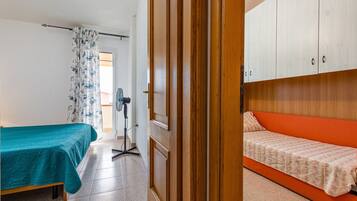 2 bedrooms, iron/ironing board, bed sheets