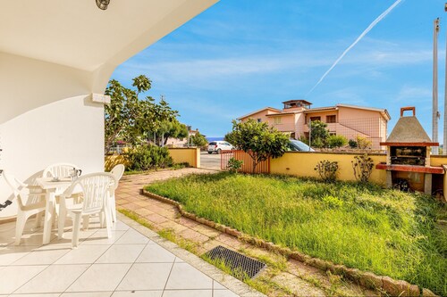 Charming Holiday Home Tanaunella appartamento 2 with Ventilators, Balcony, Terraces & Sea View; Parking Available, Pets Allowed