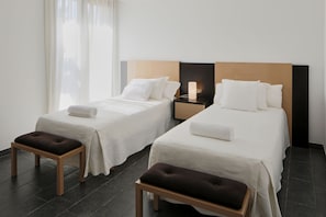4 slaapkamers, een strijkplank/strijkijzer, gratis wifi, beddengoed