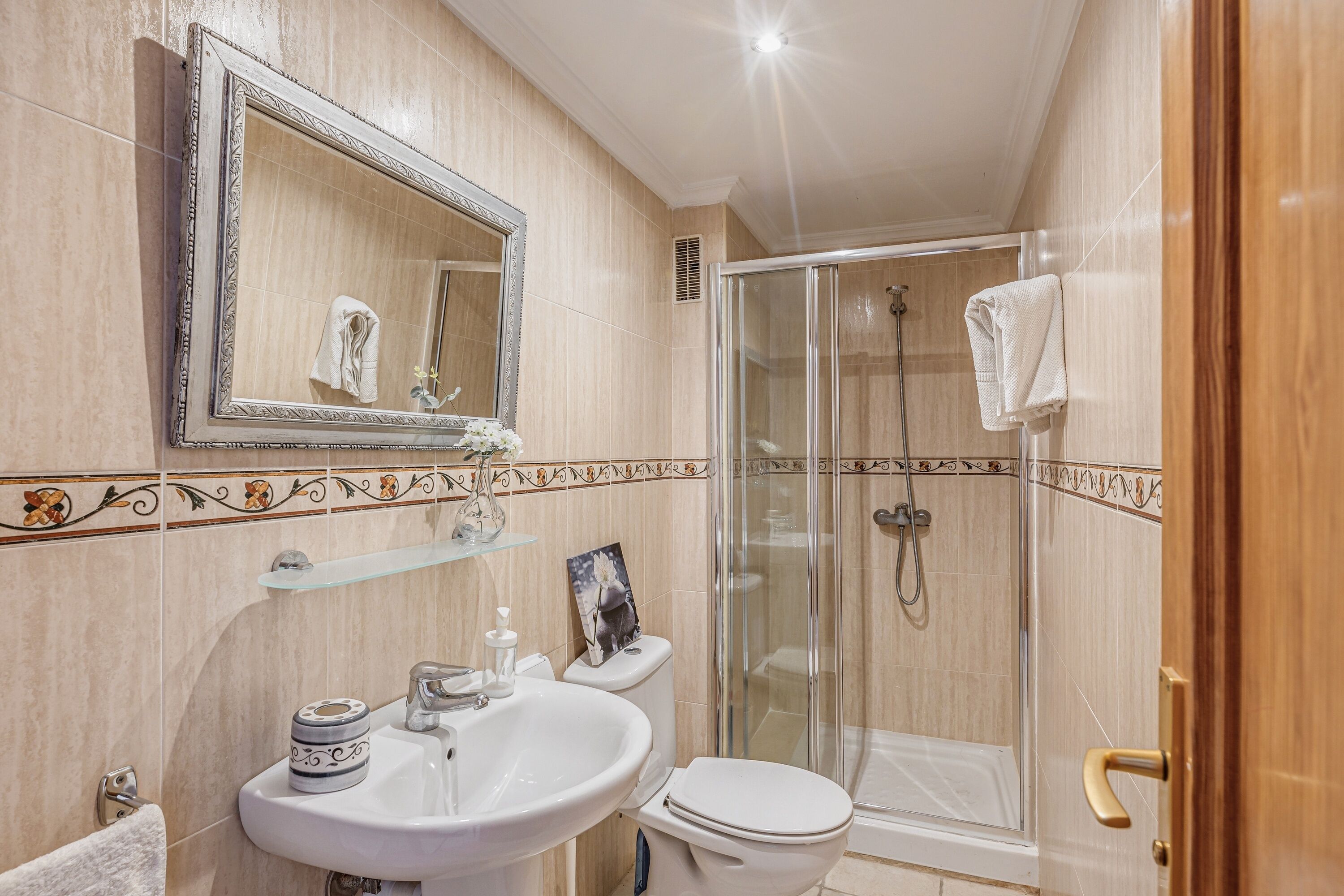 Bathtub, hair dryer, towels