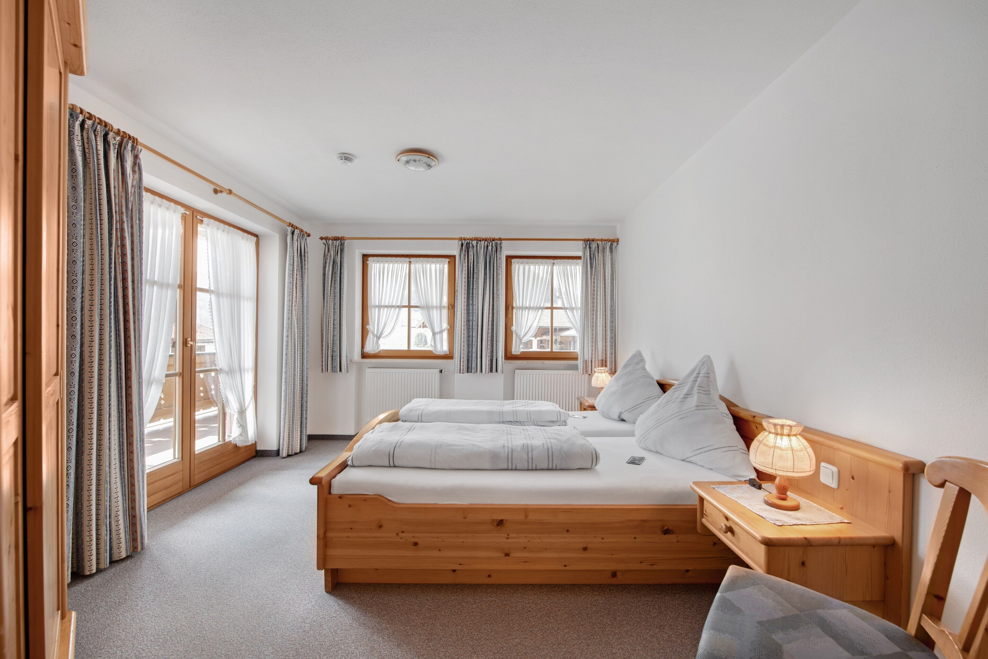 2 habitaciones, tabla de planchar con plancha y wifi gratis 