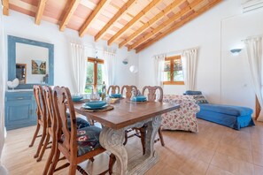 Dining - Idyllic Country House with Pool, Garden, Terrace, Wi-Fi & Air Conditioning (SAN LORENZO DE CARDASSAR)