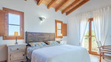 3 bedrooms, iron/ironing board, free WiFi, bed sheets
