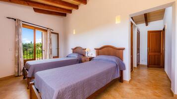 3 chambres, fer et planche Ă repasser, Wi-Fi gratuit, draps fournis