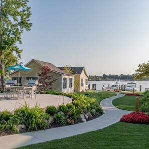 Exterior - Old Pike Cottages (Saugatuck)