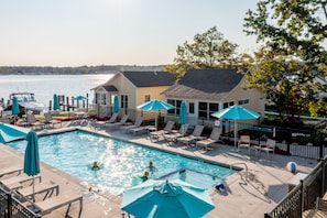 Seasonal outdoor pool - Old Pike Cottages (Saugatuck)