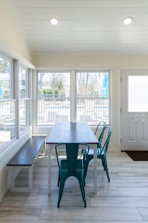 Auburn Cottage | In-room dining