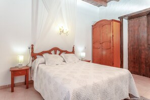 3 bedrooms, iron/ironing board, free WiFi, bed sheets - Villa "Abraham" with Mountain View, Wi-Fi, Pool & Terrace (Tefía)