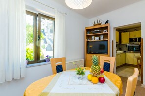 Appartement (One Bedroom Apartment with Terrace) | Dineerruimte