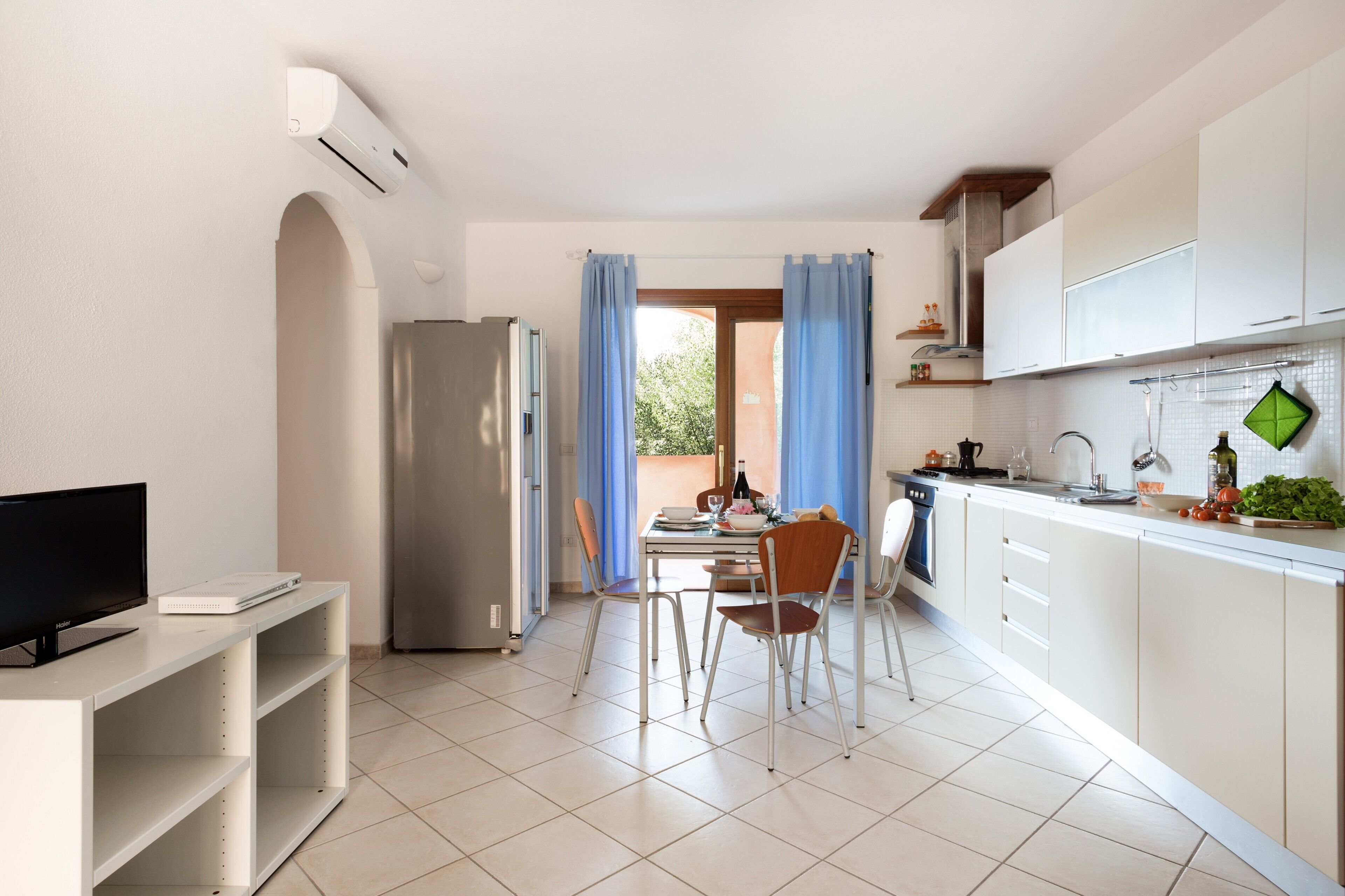 Fridge, microwave, stovetop, electric kettle