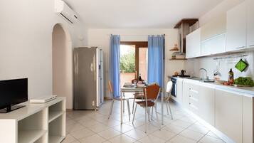 Fridge, microwave, stovetop, electric kettle