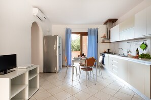 Fridge, microwave, stovetop, electric kettle