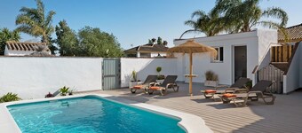 Beautiful Villanueva 1 House with Private Pool, Garden, Terrace and Wi-Fi
