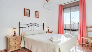 2 bedrooms, iron/ironing board, free WiFi, bed sheets