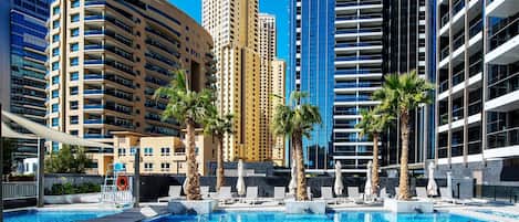 Innendørsbasseng og utendørsbasseng