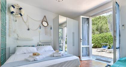 Modern apartment with garden, air conditioning and Wi-Fi