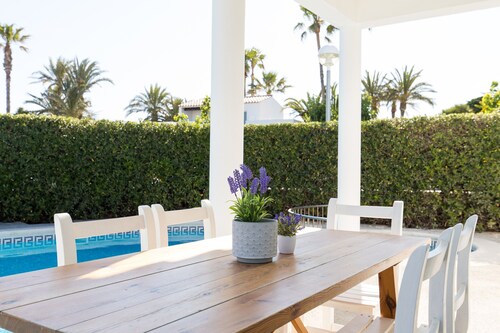 Villa 150m vom Strand mit privatem Pool