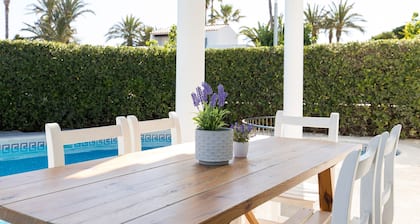 Air-Conditioned Holiday Home on the Beach with Pool, Terraces & Wi-Fi