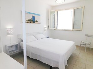 2 bedrooms, bed sheets