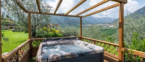 Bain à remous extérieur