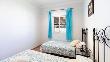 3 dormitorios, tabla de planchar con plancha, wifi gratis y ropa de cama