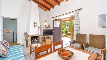 Fireplace, DVD player, stereo