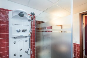 Bathtub, hair dryer, towels