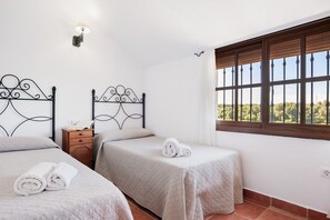 2 bedrooms, iron/ironing board, free WiFi, bed sheets - Modern holiday home in idyllic location - Villa La Quinta de Maria Luisa 2 (Zahora)