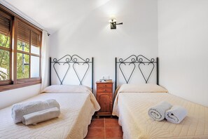 2 dormitoris, planxa i posts de planxar, wifi gratuïta i roba de llit