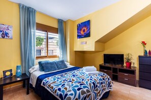 1 chambre, fer et planche Ă repasser, Wi-Fi gratuit, draps fournis