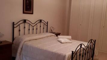 Schreibtisch, schallisolierte Zimmer, kostenloses WLAN