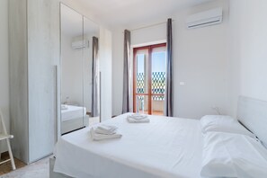 2 bedrooms, iron/ironing board, WiFi, bed sheets - Beach Holidays in Otranto – Casa Federica (Otranto)