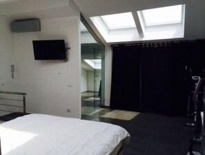 3 chambres, fer et planche à repasser, Wi-Fi, draps fournis