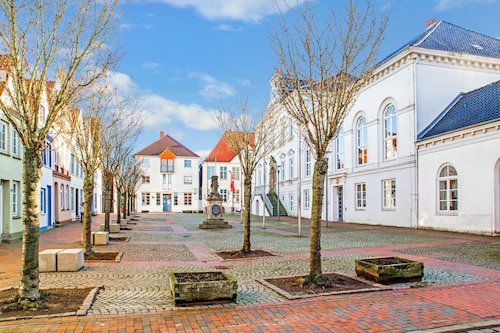 Gemütliche Ferienwohnung Itzehoe mit Terrasse, Garten und WLAN; Parkplätze vorhanden
